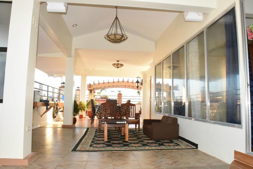 The Saint Joseph Residential Suites Lucena Pokoj fotografie