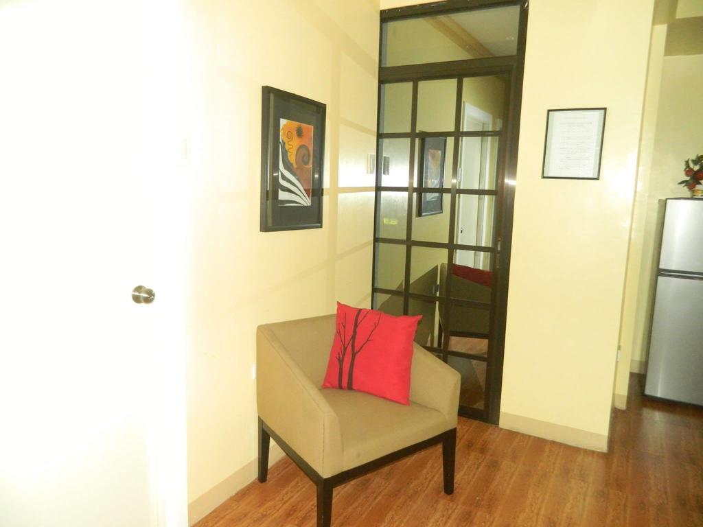 The Saint Joseph Residential Suites Lucena Pokoj fotografie