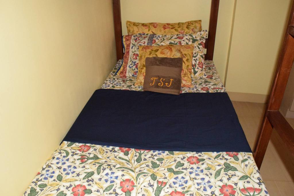 The Saint Joseph Residential Suites Lucena Pokoj fotografie