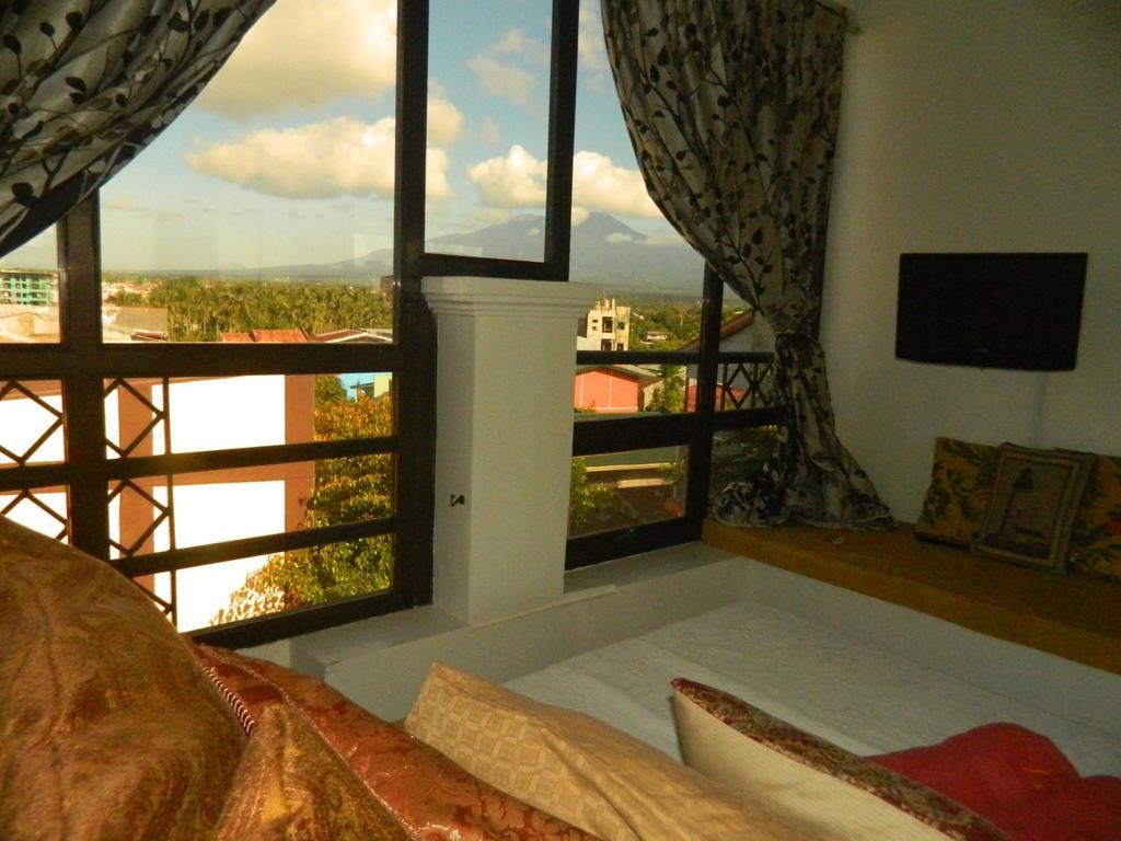 The Saint Joseph Residential Suites Lucena Pokoj fotografie